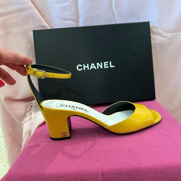 CHANEL Shoes - Picture 2 of 10